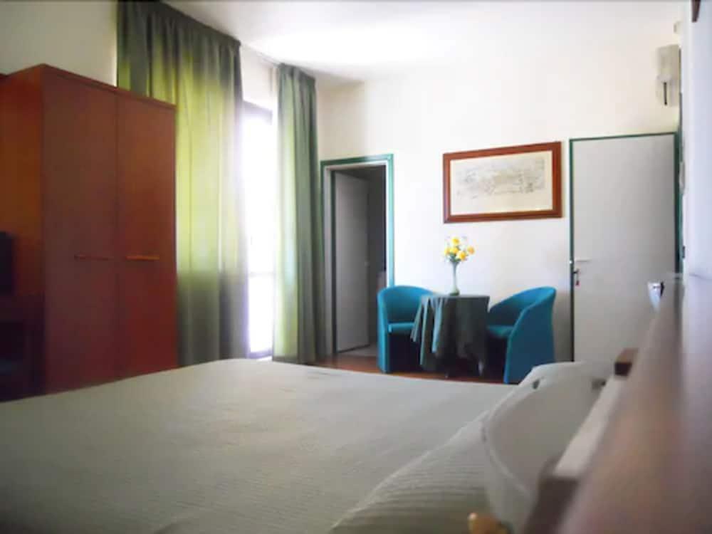 Hotel Traghetto Civitavecchia Buitenkant foto