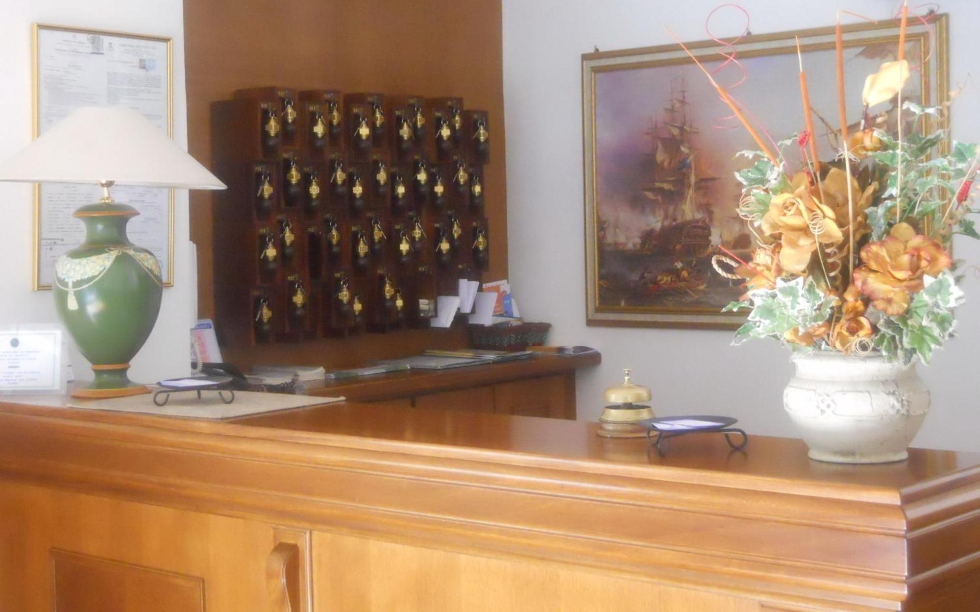 Hotel Traghetto Civitavecchia Buitenkant foto